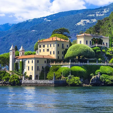 Villa Fronte Lago *
