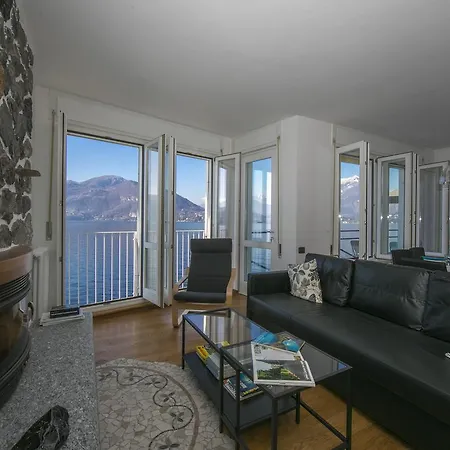 Fronte Lago Villa