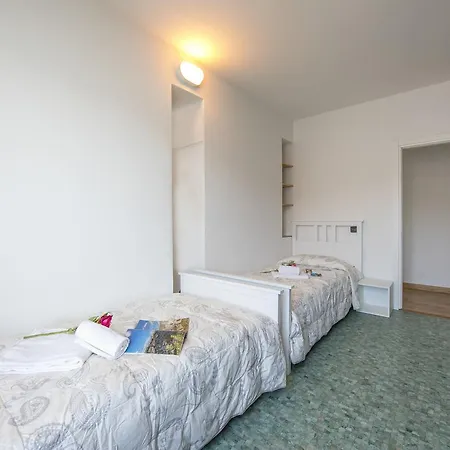 Fronte Lago Villa